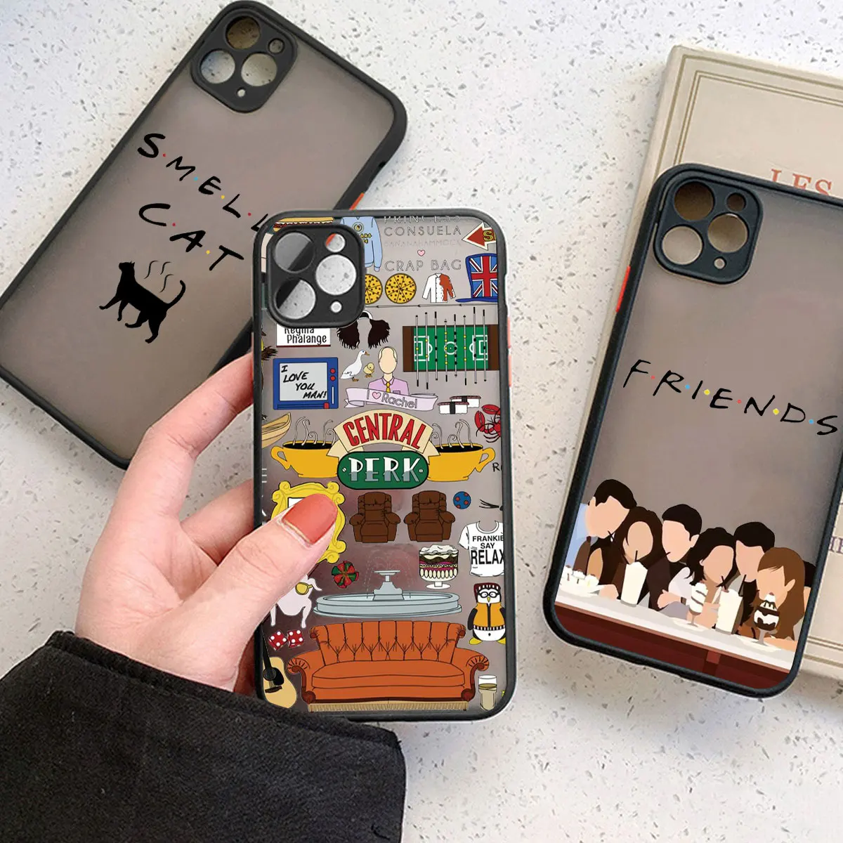 Friends TV Show Central Perk café funda para iPhone 11 12 13 14 15 16 17 Pro Max 16 15 Plus 17AIR negro suave parachoques mate cubierta