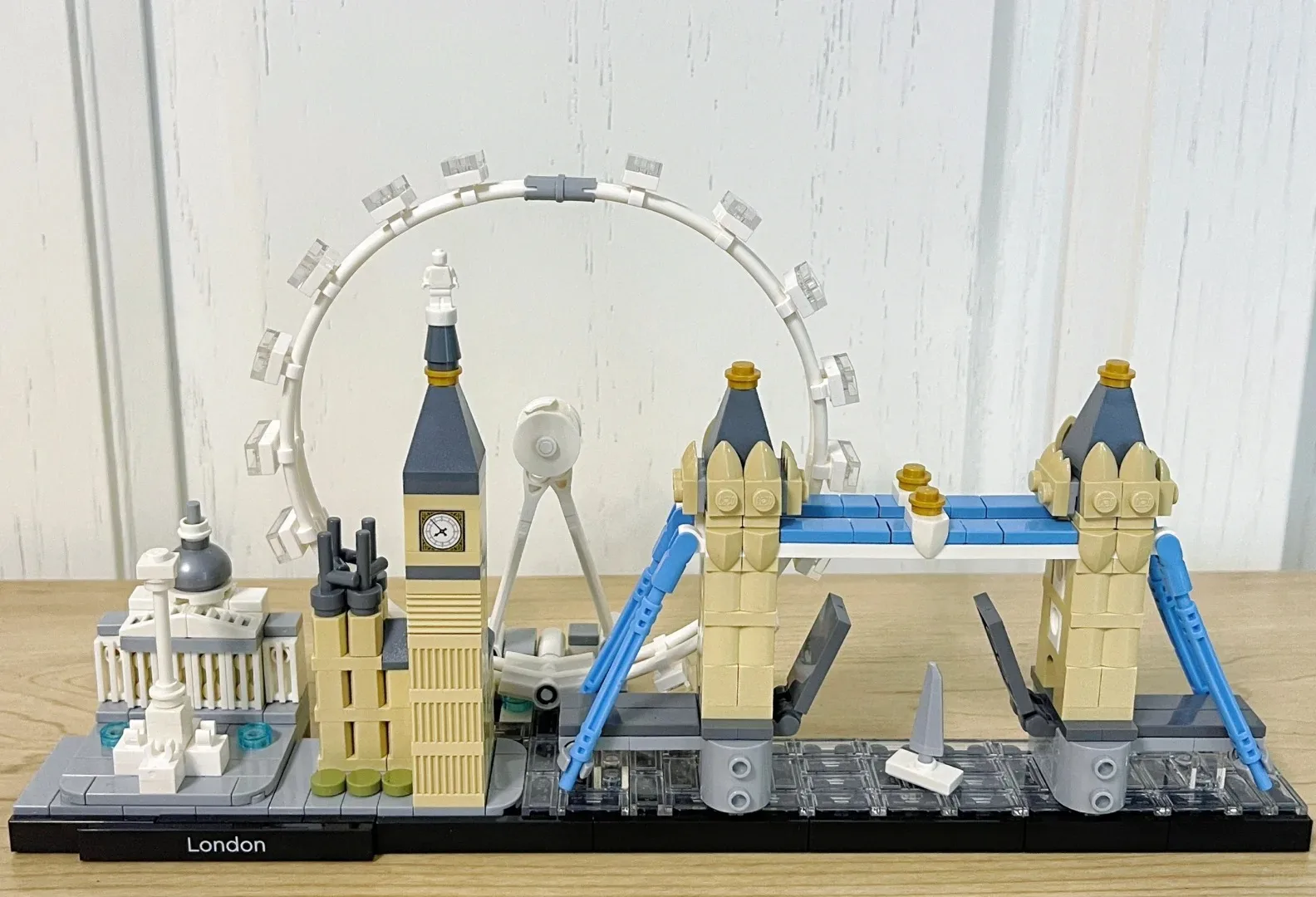 468pcds 10678 Architecture Building Set London  Big Ben Tower Bridge Building Block Bricks Toys Compatible Lepining city