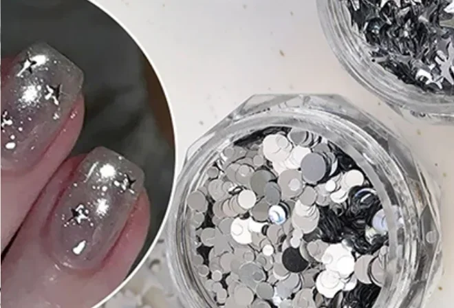 1 กระปุก กลิตเตอร์สีเงินเงา รูปทรงผสม ลายดาว ดาวรัก ลายดาวสไลซ์ สำหรับตกแต่งเล็บ สติ๊กเกอร์ติดเล็บ