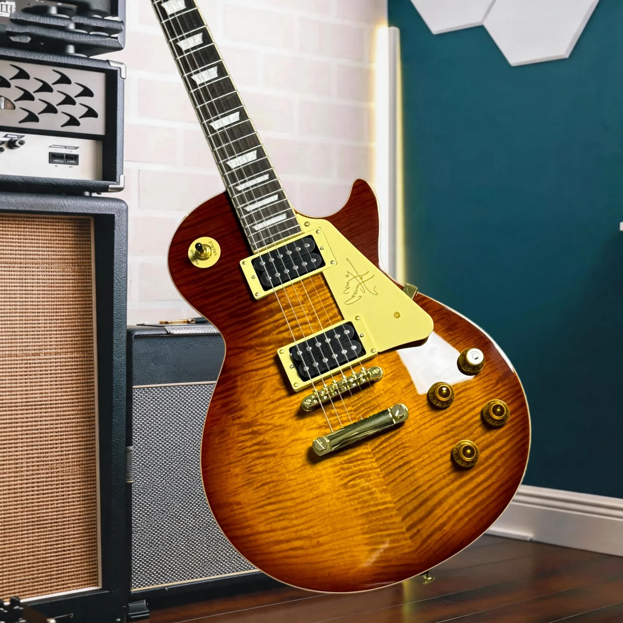 Gary Moore Signature LPQ Electric Guitar  Dual Humbucker Pickups Tiger Flame Maple Top Iced Tea Burst Gold Hardware view 5