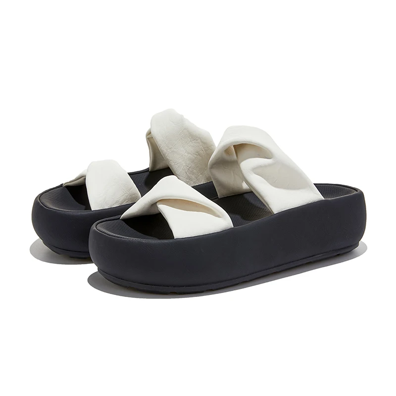 

AIYUQI 2026 Новые женские шлепанцы на толстой подошве, нескользящие, с одним ремешком, летние удобные и стильные пляжные туфли для девушек