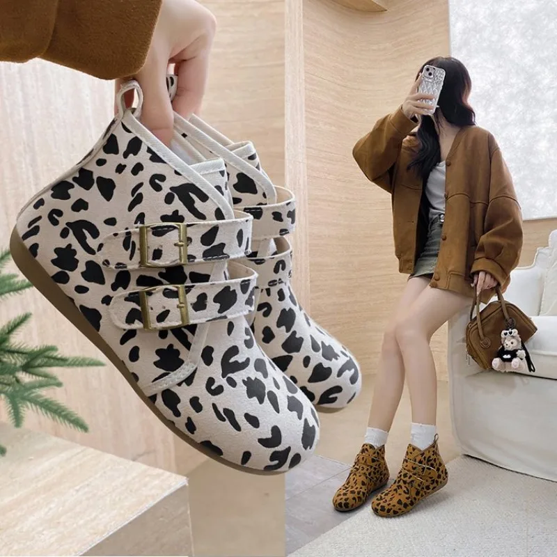 

Winter New Large-size 43 Fashion Multi-color Korean Version Trend Niche Versatile Boots Women's Suede Round Toe Short Tube 2026