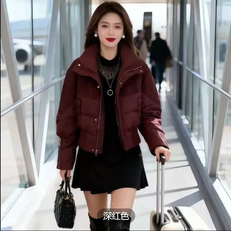 

Короткая утепленная куртка для похудения, зимняя хлопковая одежда 2026 года, модная утолщенная верхняя одежда для невысоких, теплая и стильная