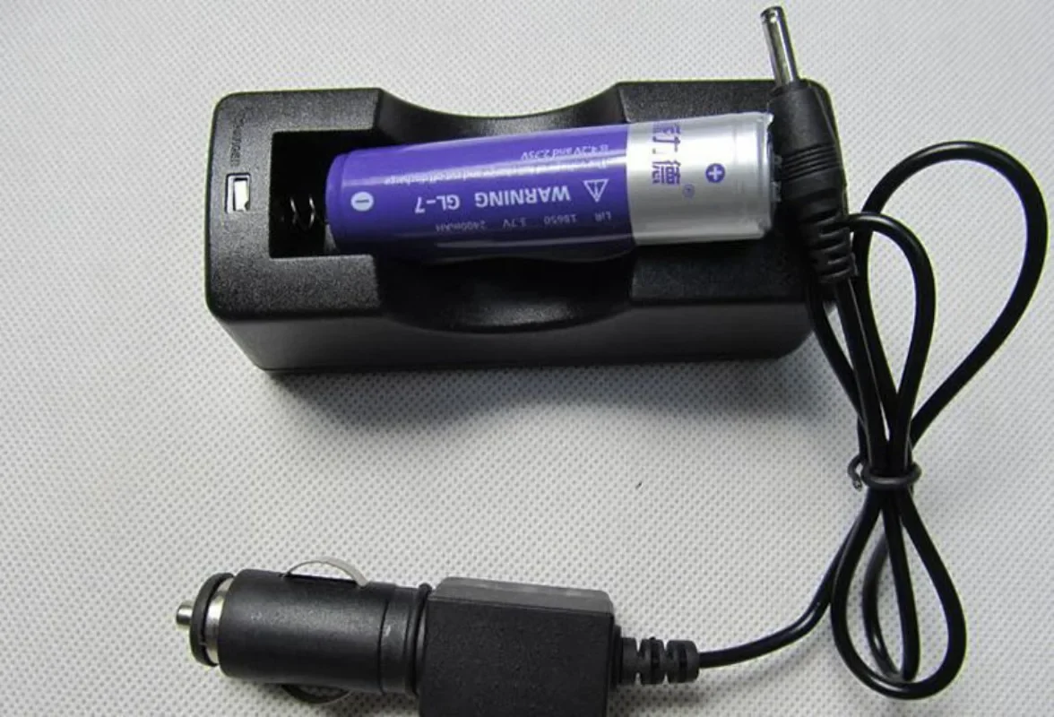 Banggood New 4.2V 3.5mm DC 12V-24V Car Charger Adapter Portable Charger For Rechargeable 18650 Battery LED Torch Flashlight