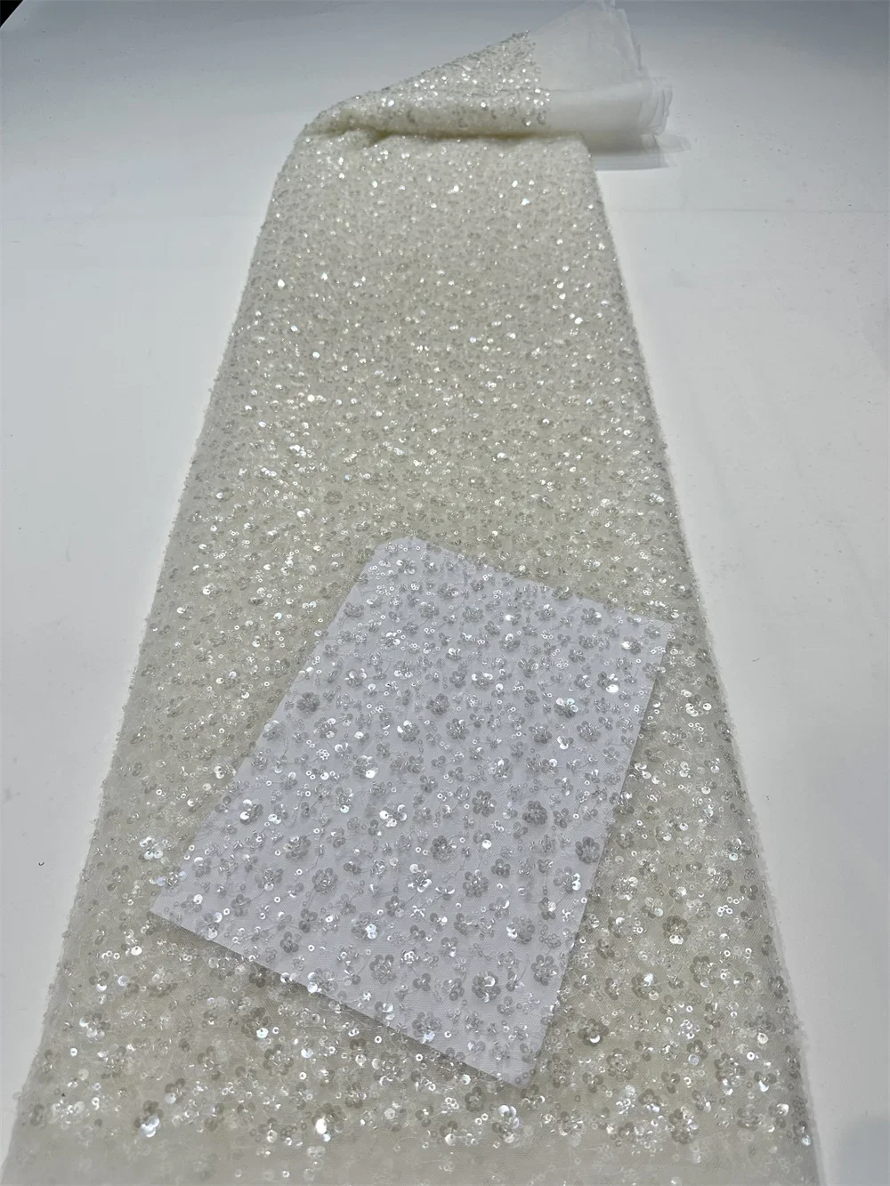 アフリカレース生地 2025 ゴールドスパンコールビーズ刺繍新郎ナイジェリアブライダル高品質フレンチチュールレース生地結婚式用