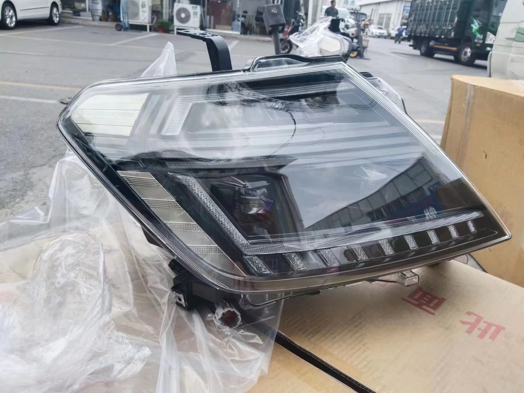 

Suitable for Nissan Tule Y62 Overlord headlight modification pair