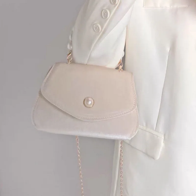 French Vintage Pearl Handheld Small Square Bag For Women Spring Autumn New Velvet Chain Dinner Bag Beige Cross Shoulder Bag