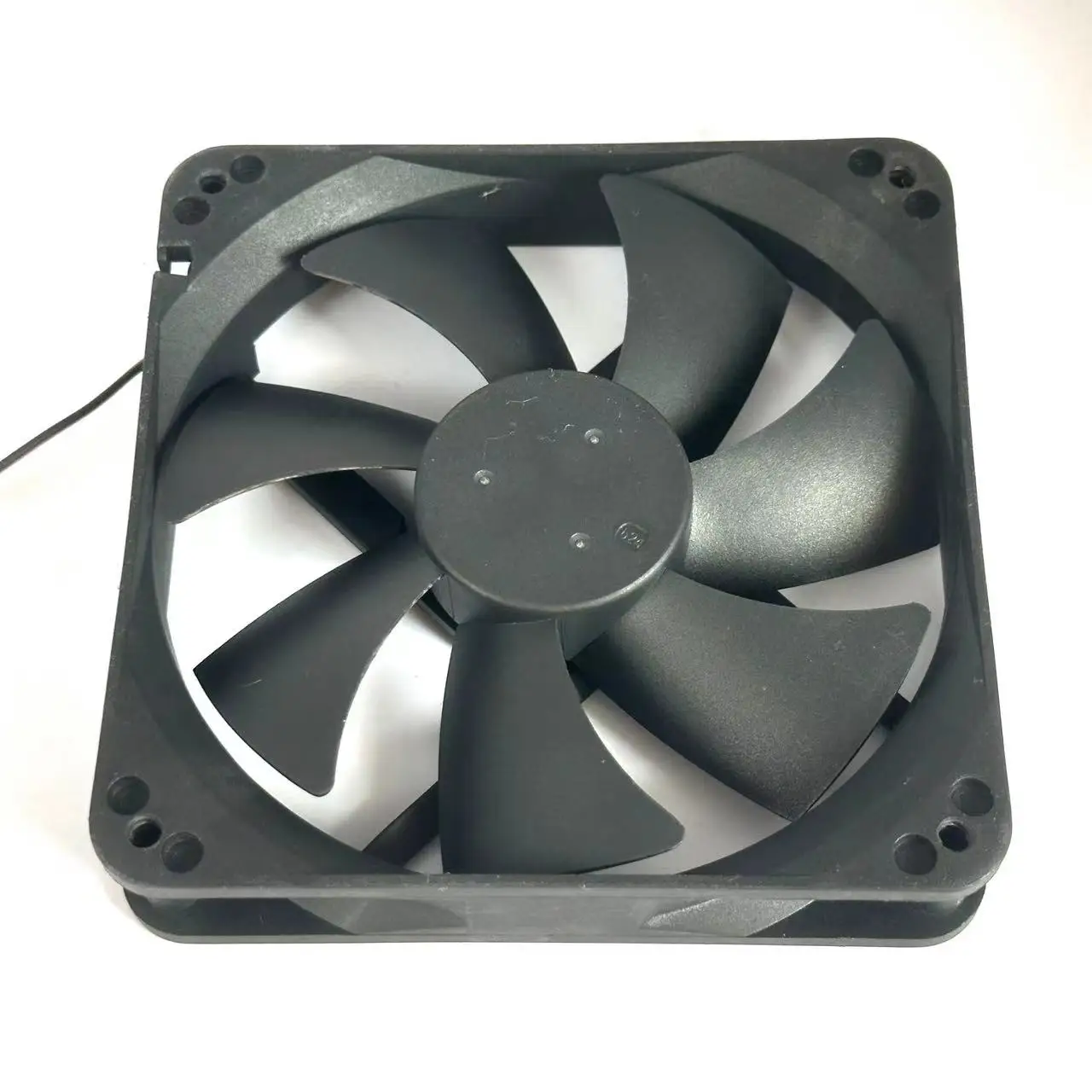 Y.L FAN D12BM-12 DC 12V 0.3A 120x120x25mm 2-Wire Server Cooling Fan