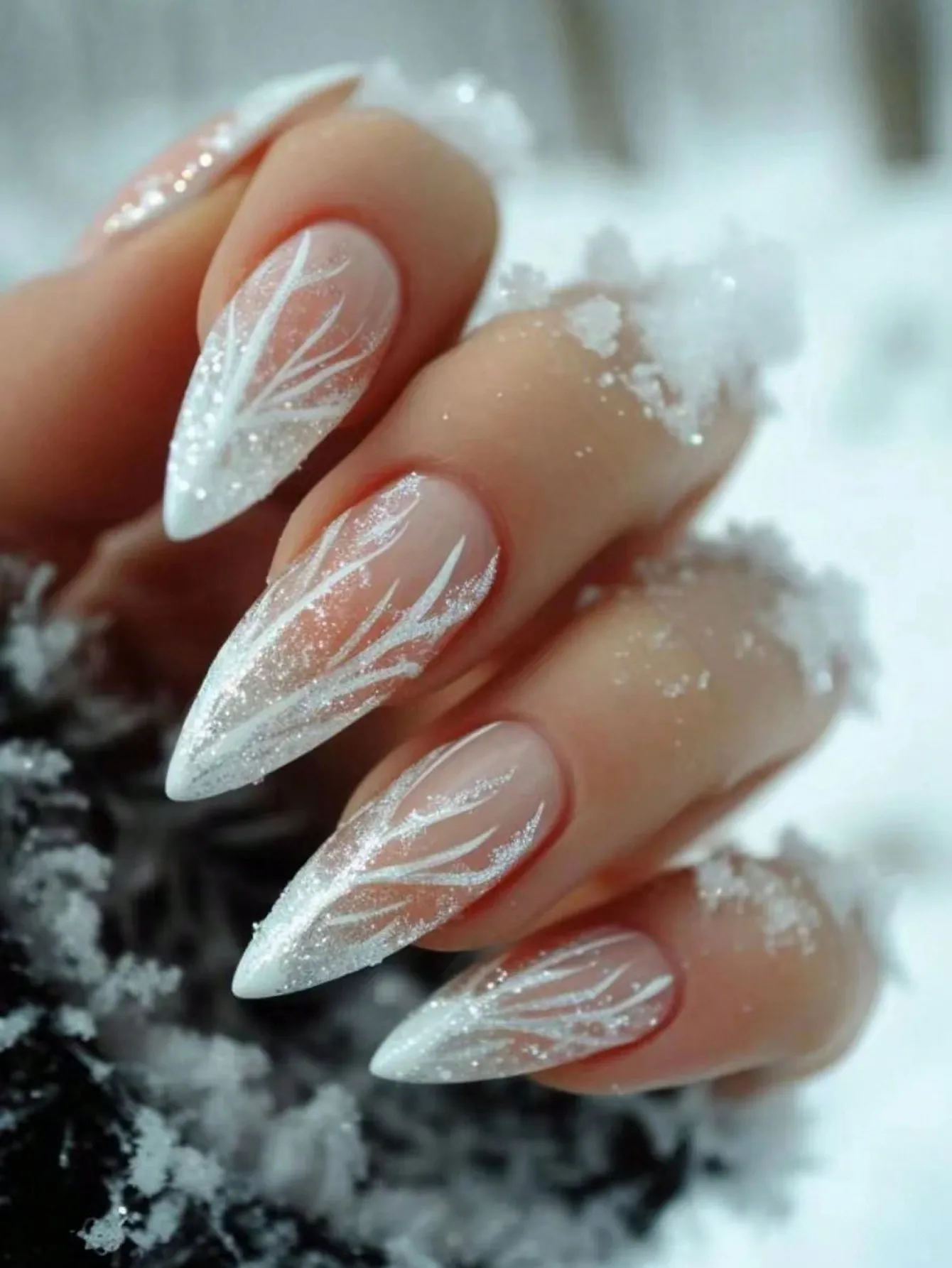 Upgrade Your Style, 24 Pcs Medium Almond Shape Minimalist Glamorous Winter Holiday Vibe White Deer Horn Ombre Glitter Full Cover Fake Nails, Suitable For Christmas & Autumn/Winter Wear Press On Nails Nail Supplies Nails