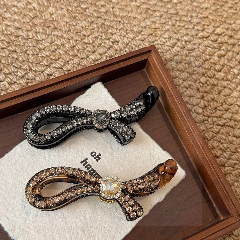 

Delicate full-crystal bow and heart twist hair clips, sophisticated and versatile, ponytails and fashionable hair accessories