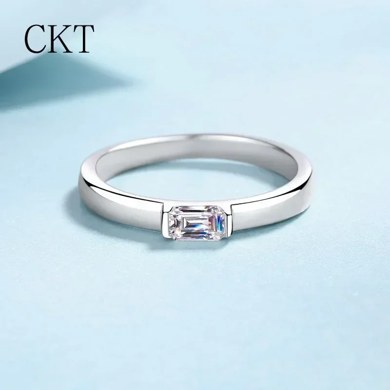 

18K White Gold Luxury 0.5 Carat Emerald Cut Moissanite Diamond Ring for Women Fashion Simple Hand Fine Jewelry Platinum Pt950