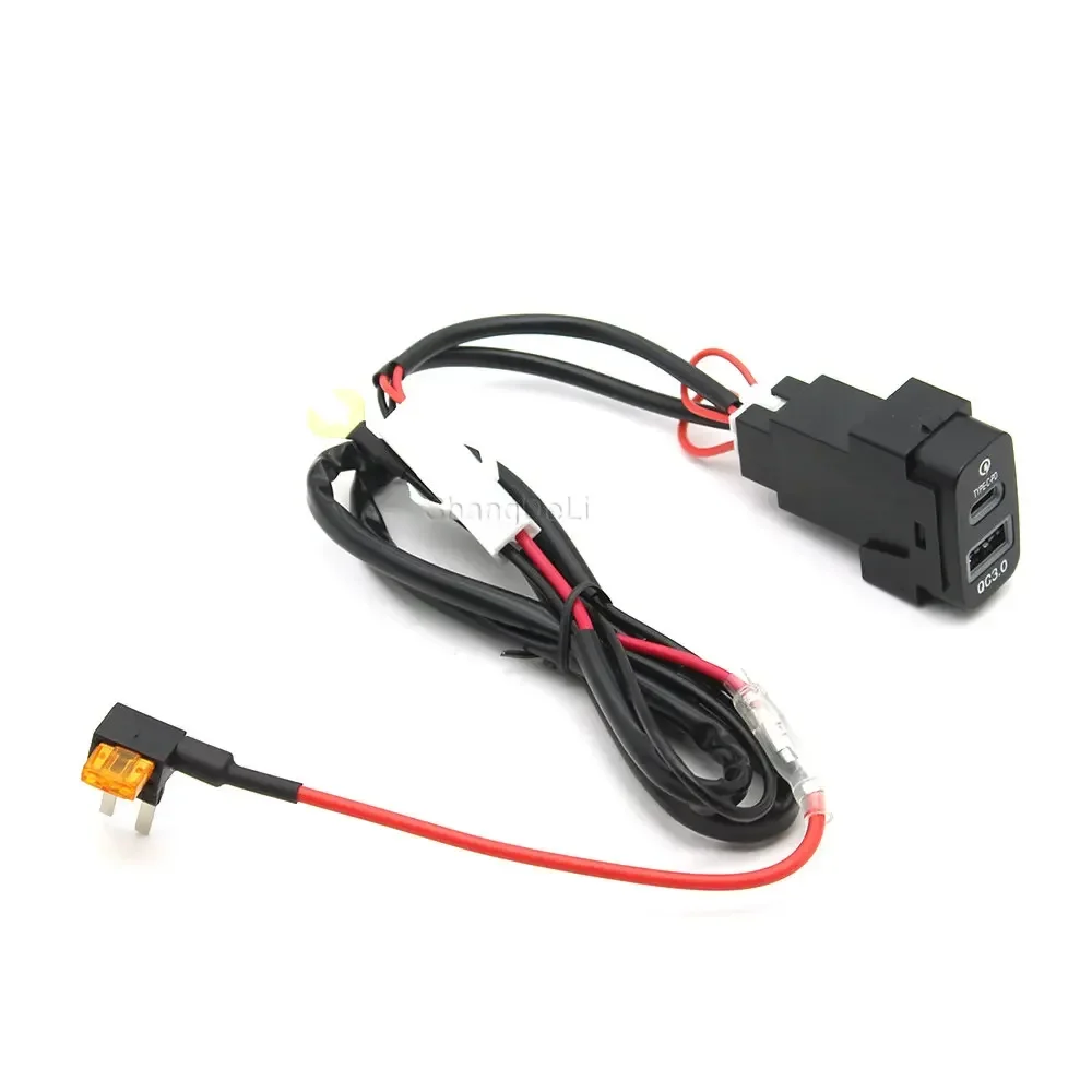 1szt Szybka ładowarka samochodowa TYPE-C PD Gniazdo interfejsu USB 12V/24V Do Mitsubishi Outlander LancerEX Pajero Sport ASX V73 V93 V97