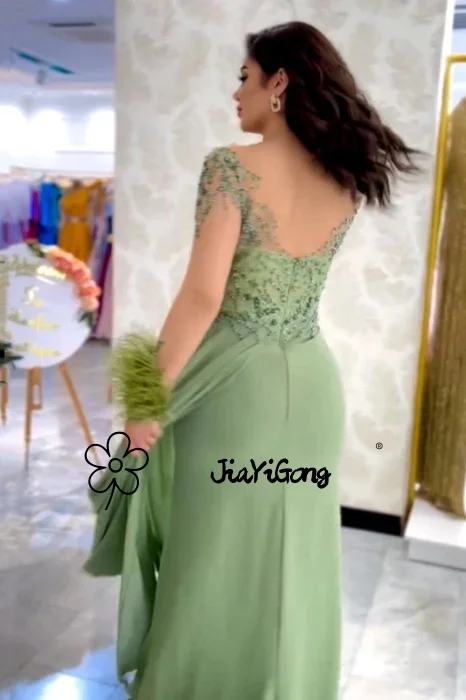 JiaYiGong 2026 رداء حفلات مثير أخضر مخصص ساحر على شكل حرف V كريستال مطرز بأكمام طويلة فتحة جانبية فستان سهرة JE12107
