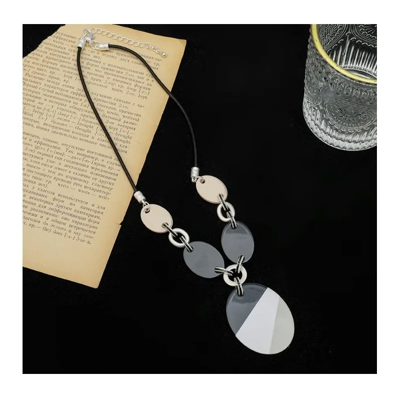 

Special for New Necklaces, Jewelry, Fashion and High-end Sweater Chain Accessories.