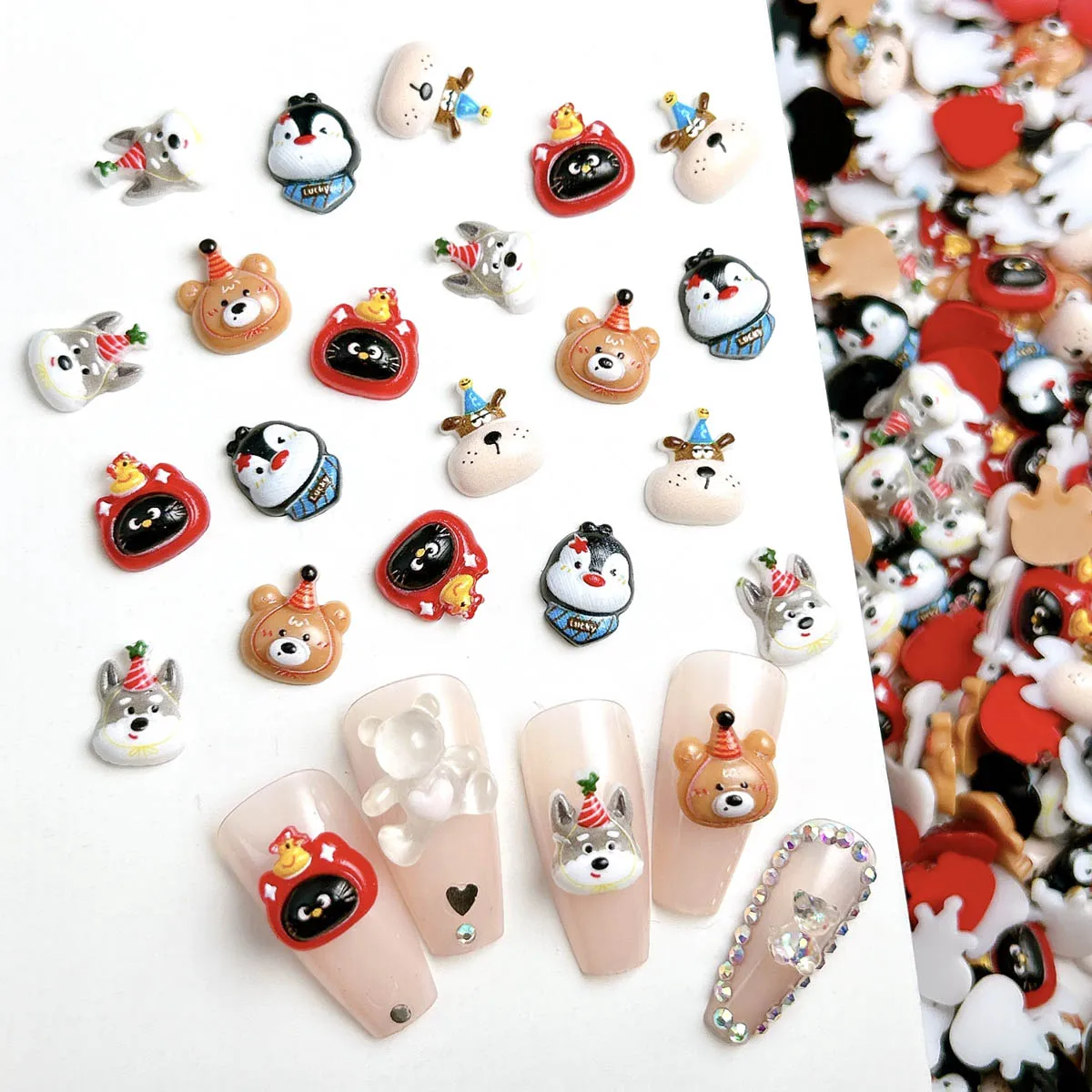 30PCS Cartoon Kreative Hut Bär Wolf Kopf Harz Nail art Charms 3D Nette Farbige Pinguin Tiere Kopf Nagel Dekorationen DIY nägel