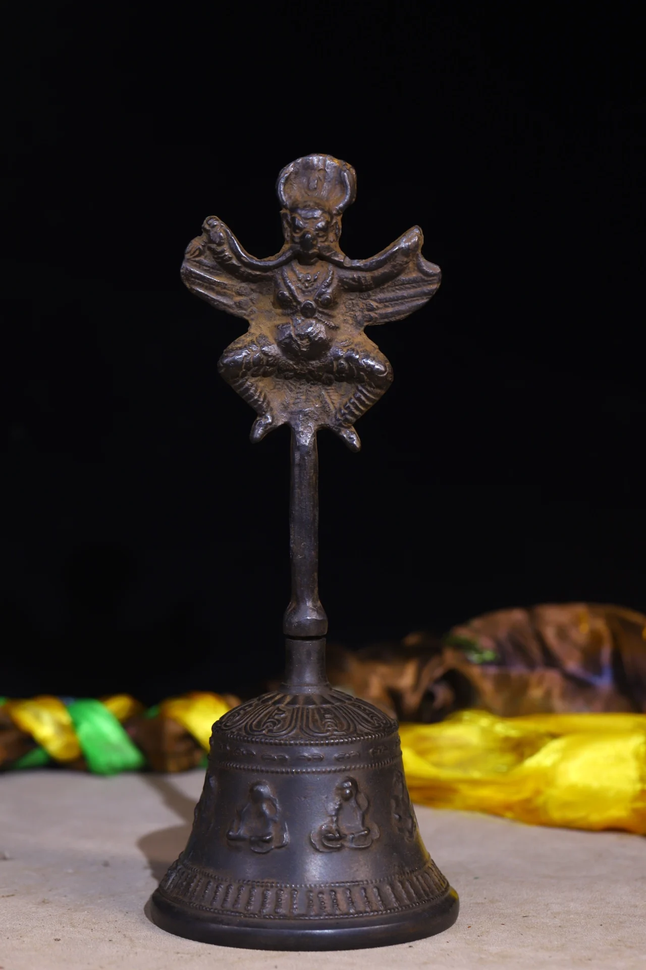 

10"China Collections Old Bronze Cinnabar Garuda Dhwaja Buddha Shakyamuni Pattern Old Ringing Bell Amulet Worship Hall