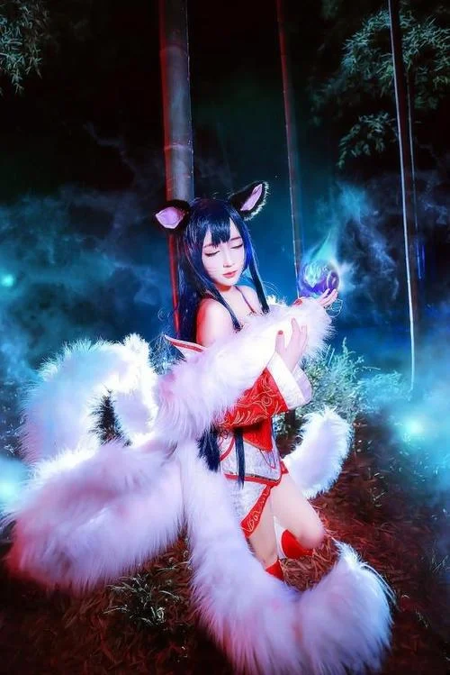 Game LOL Cosplay Costumes Fox LOL Ahri Nine Tailed Upgraded Transform-model Tail Cosplay White 3 Sizes