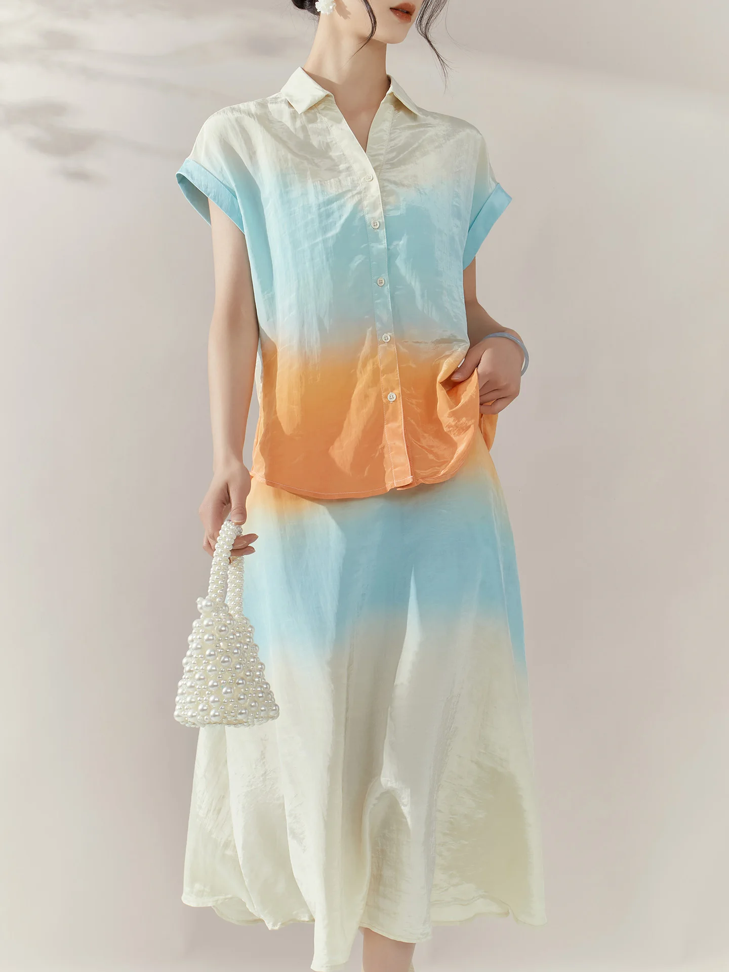 

Летний модный комплект для женщин: футболка с принтом и юбка, повседневный стиль, быстросохнущая полиэстеровая ткань.