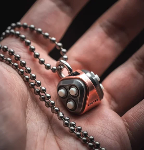 

1 шт. LAUTIE Blast Beetle Strawberry Fidget Spinner, антистрессовая игрушка, черный технологичный антистрессовый мяч, EDC
