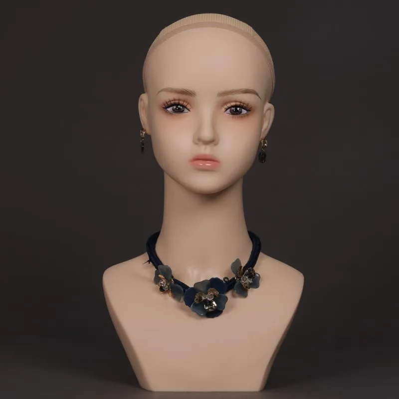 PVC Female Mannequin Dummy Head Realistic Manikin Doll Head with Shoulders for Wig Hats Jewelry Display