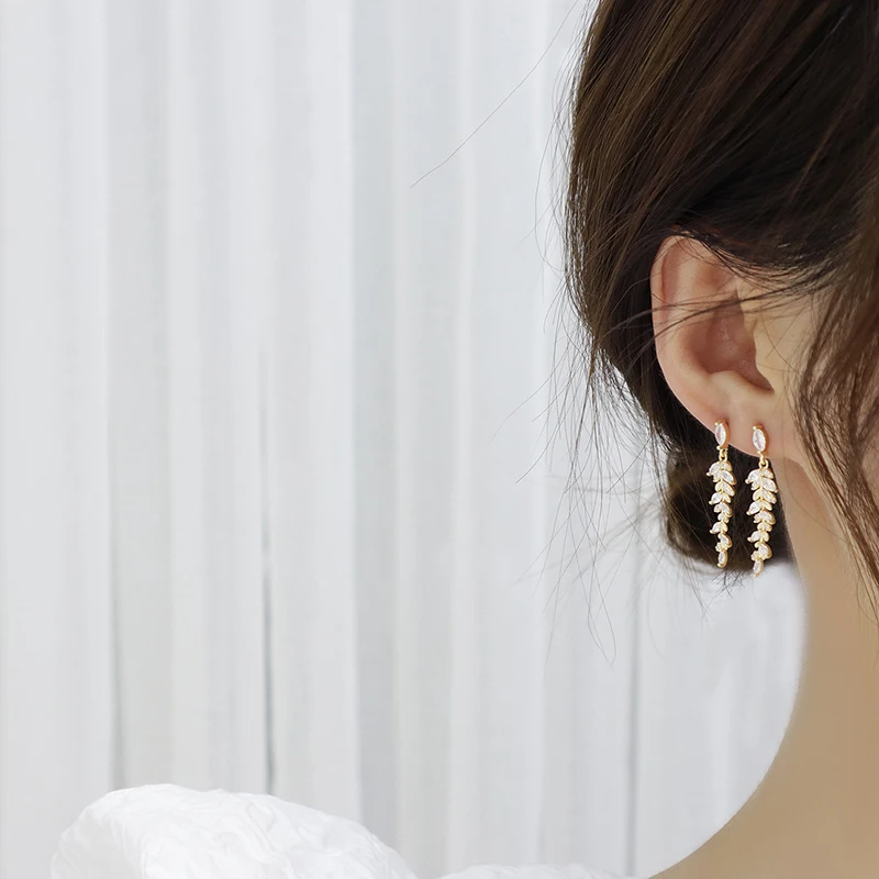 Charm 18k Real Gold Leaves Earrings for Women Exquisite Tiny Zirconia Stud Earring Elegant Korean Crystal Wedding Ringen Pendant - view 2