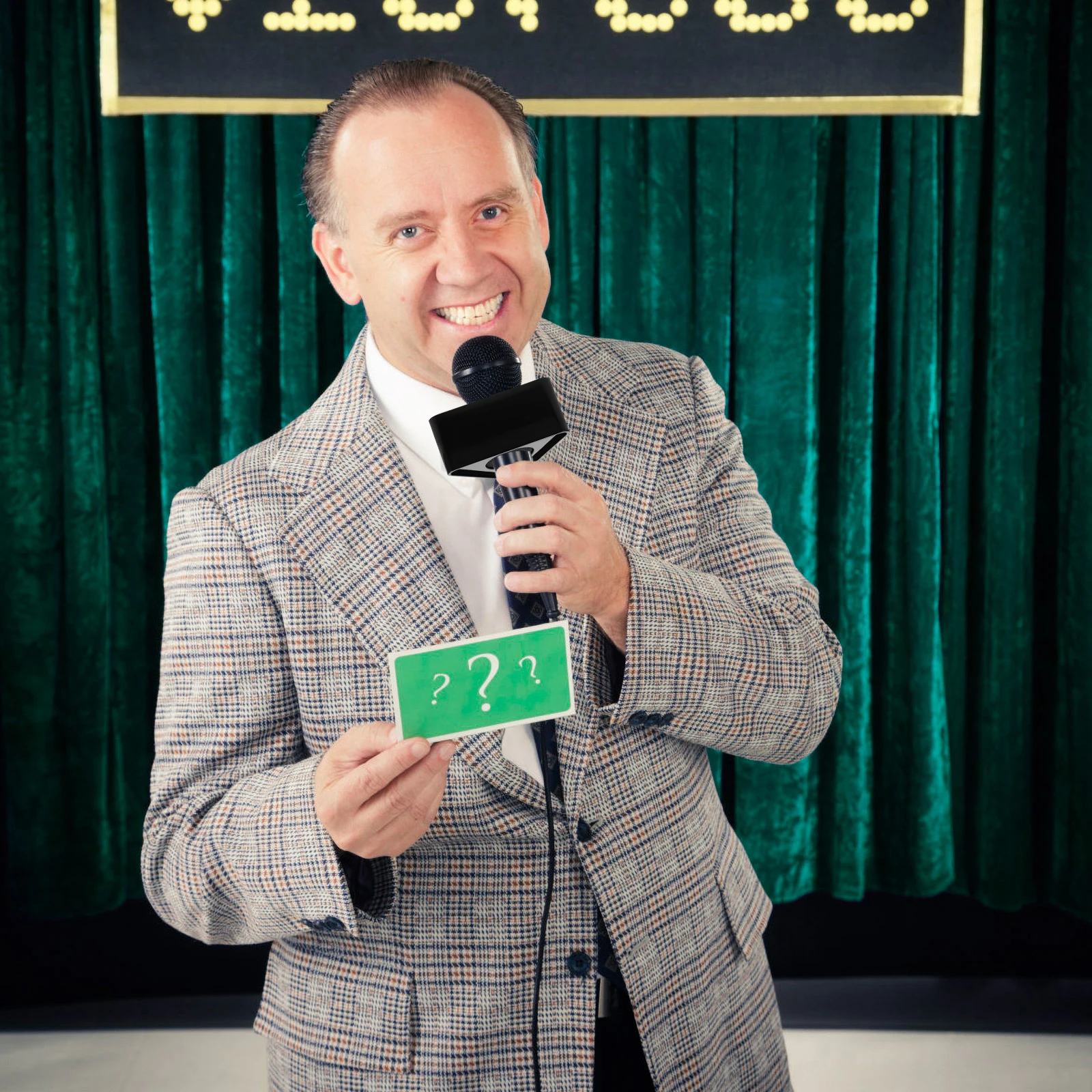 

2Pcs Portable ABS Injection Molding Triangle Interview Mic Station Logo Flag Black Professional Microphone Clip on Cube Mic