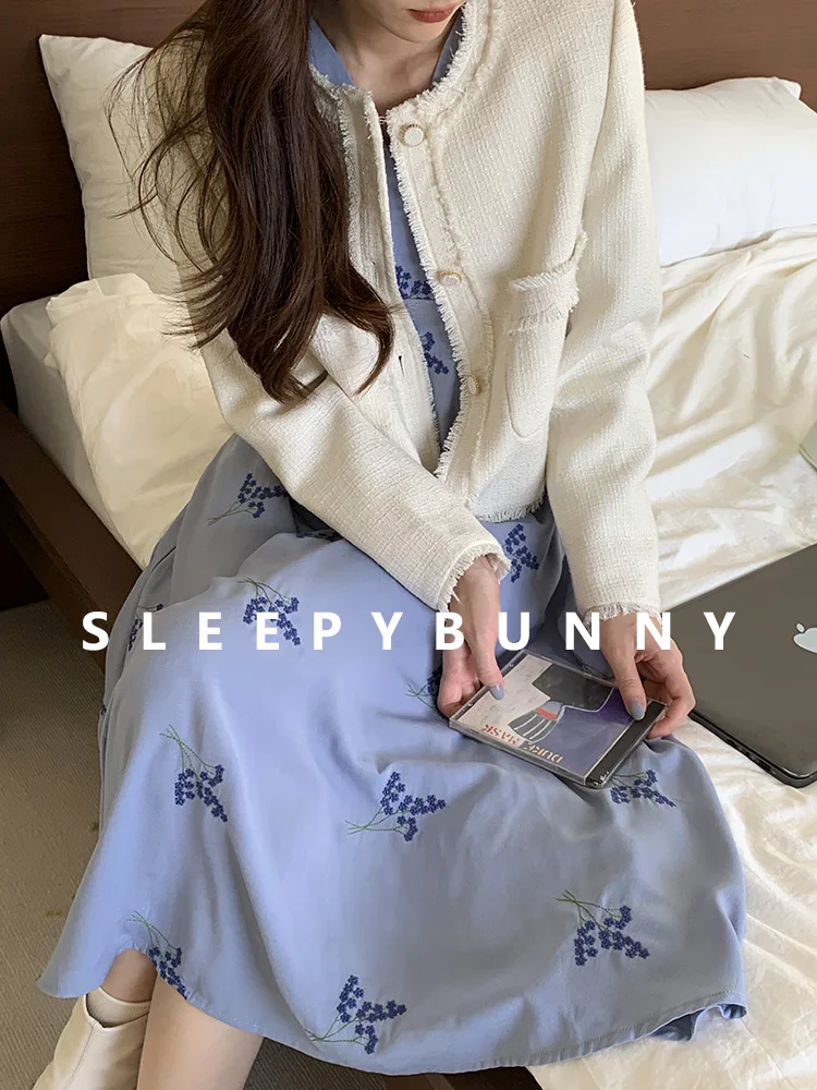 Vestido elegante bordado azul |   Midi floral com decote em V e manga comprida |   Roupa casual de outono com design de ombro slim fit para mulheres