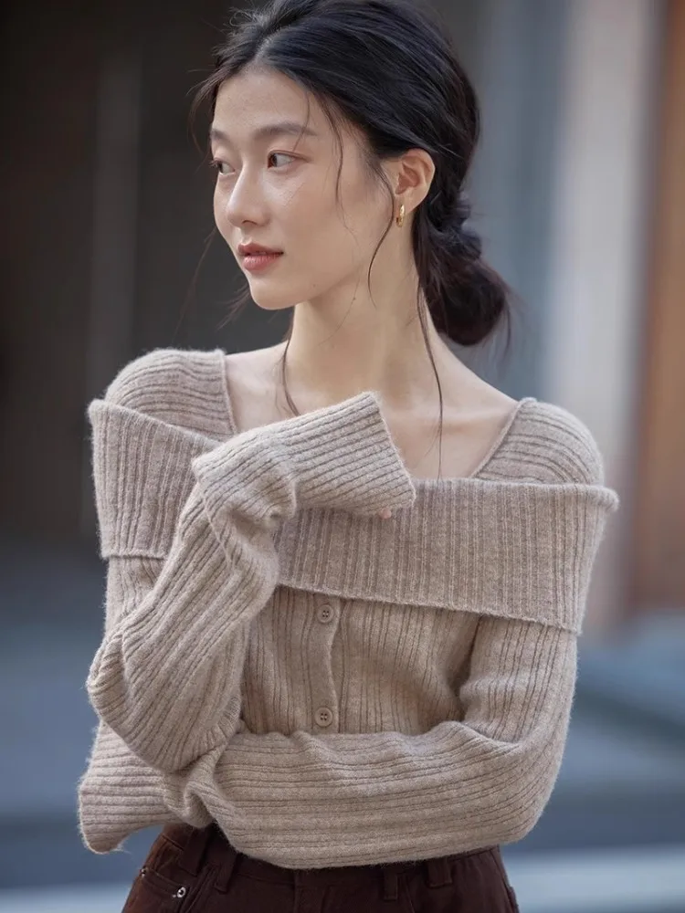 

French One Shoulder Knitted Sweater For Women'S Autumn And Winter Design, Slim Fit And High-End Temperament Sweater