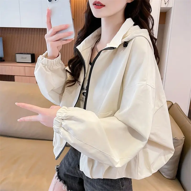 

Fashion Short Hooded Women Jacket 2026 New Spring PINK Loose Motorcycle Coats Female Street Windbreak Short Basic Coat