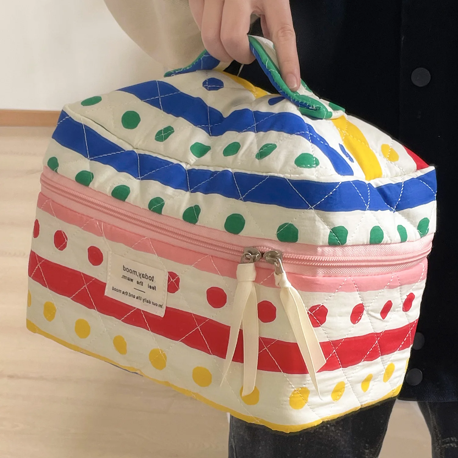 Quilted Fabric Zipper Makeup Pouch Bright Striped Dot Design Portable Travel Toiletry Bag for Vacation Daily Cosmetics Storage