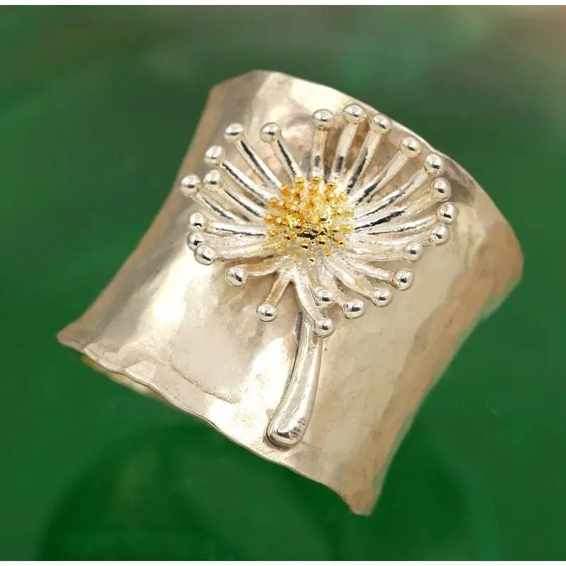 

Массивное широкое кольцо с цветком ромашки для женщин, модное, с цветными вставками, из сплава, с искусственными камнями