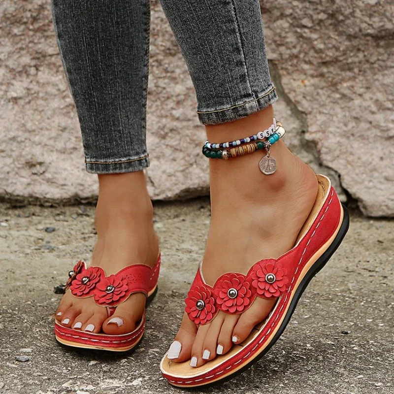 Zapatos de verano con punta de clip, zapatillas para mujer, sandalias de plataforma con tres flores dulces, chanclas informales suaves para mujer