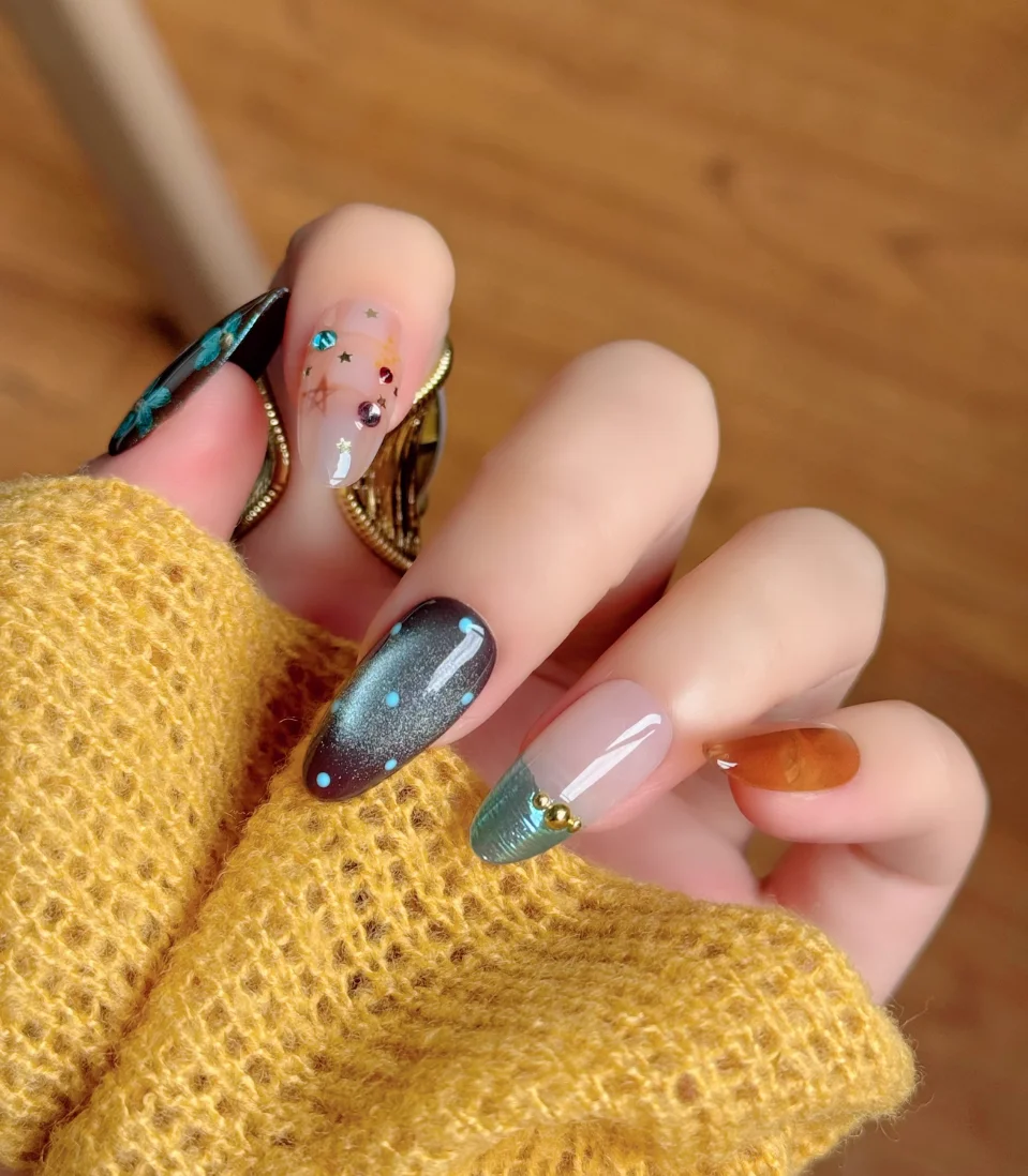 

10pcs Handmade Almond Press On Nails Retro Shiny Cat's Eye Blue Polka Dot Flower Rhinestone Design Fake Nails Wearable Nails Art