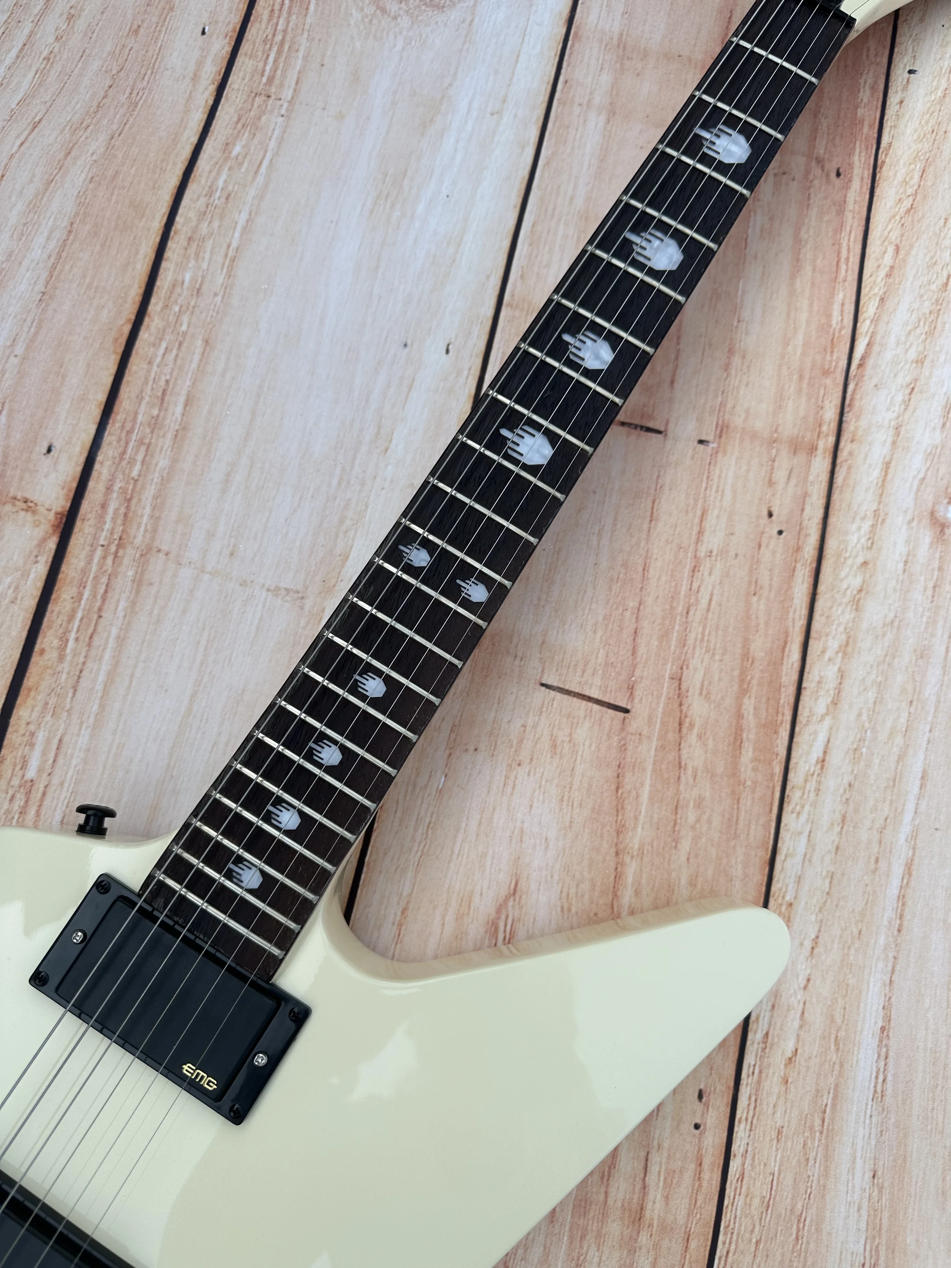 Irregular electric guitar, made of imported wood, Creamy yellow Finger inlay, EMG active pickup, white light, in stock, lightnin