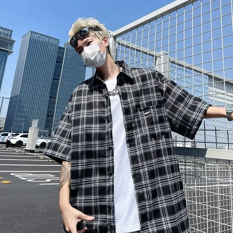 

Hong Kong Style Summer Checkered Short Sleeved Shirt for Men's Loose and Artistic Korean Version Shirt Jacket Top