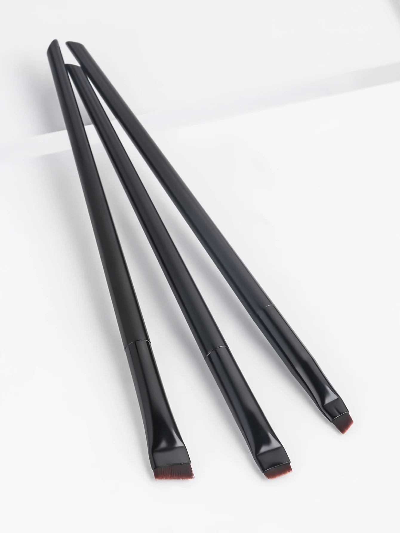 3pcs Lip Brush Eyeliner Brush Ultra-Thin Eye Shadow Blade Brush Set Blade Brush Fine Oblique Head Eyebrow Brush Outline Makeup T