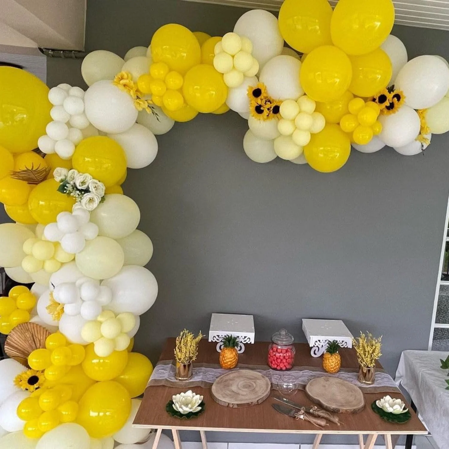 36 Stück gelb-weiße Luftballons mit goldenem Konfetti, 25,4 cm Latex-Ballon-Set für Feiern, festliche Geburtstagsfeier-Dekoration – Detail 3