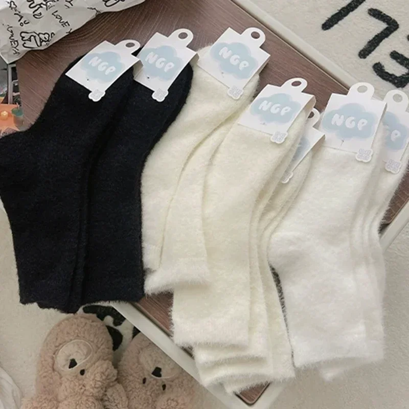 Chaussette en velours de vison poilu confortable automne hiver bonneterie épaissie peluche chaud sol sommeil maison chaussettes moelleux blanc noir chaussettes douces