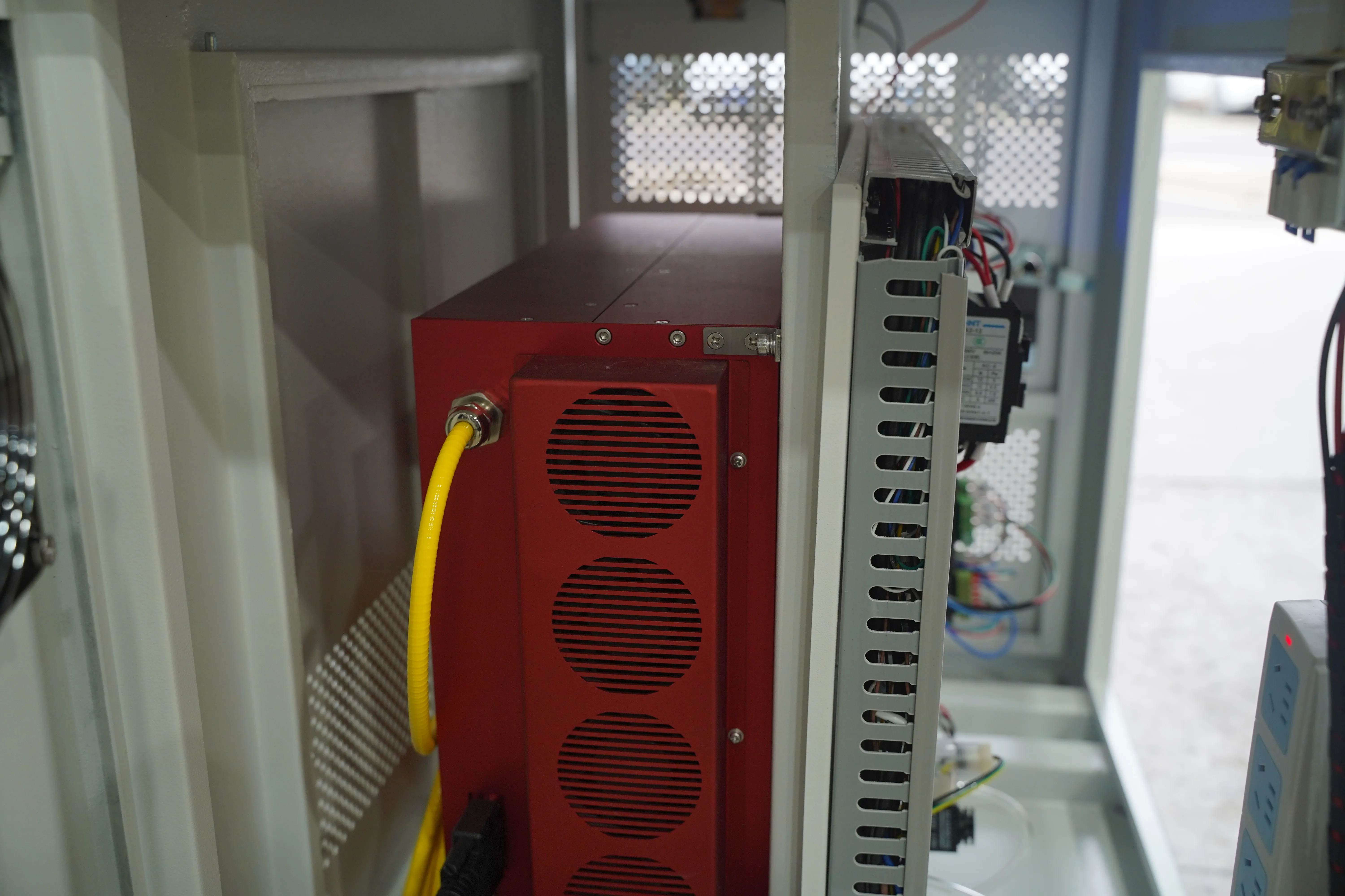 CCD QCW Semi-Auto Metal Repair Welder for Big Workpieces, Built-in CCD Camera for Accuracy, Multi-Metal Compatible