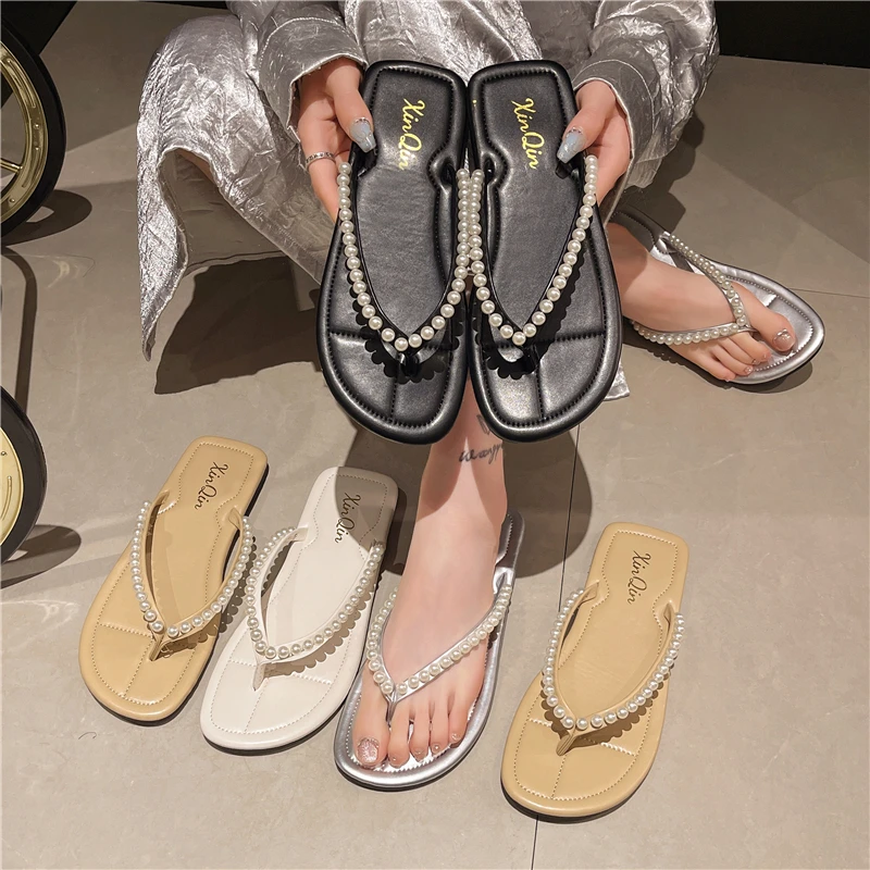 Double toed flip flops for women's outerwear. 2024 new summer flat bottomed beach shoes with a high-end feel Pinched Roman shoes