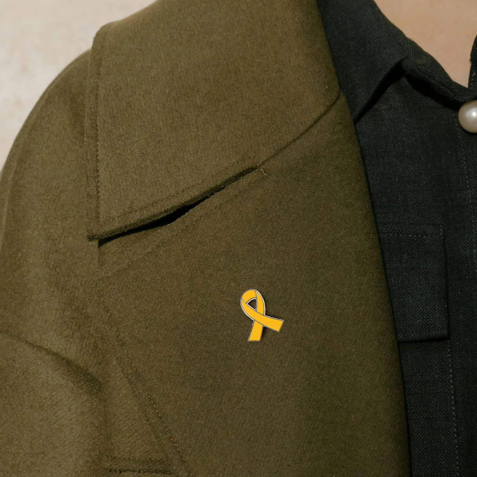 

20pcs Oil-Dripping Ribbon Brooch Enamel Charity Donation Awareness Badge Pins for Nurses Medical Safety Pin Jewelry Team