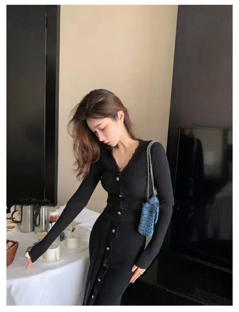 V-neck Women Mid-length Slim Skirt Long-sleeved Hip-covering Long Skirt Knitted Dress