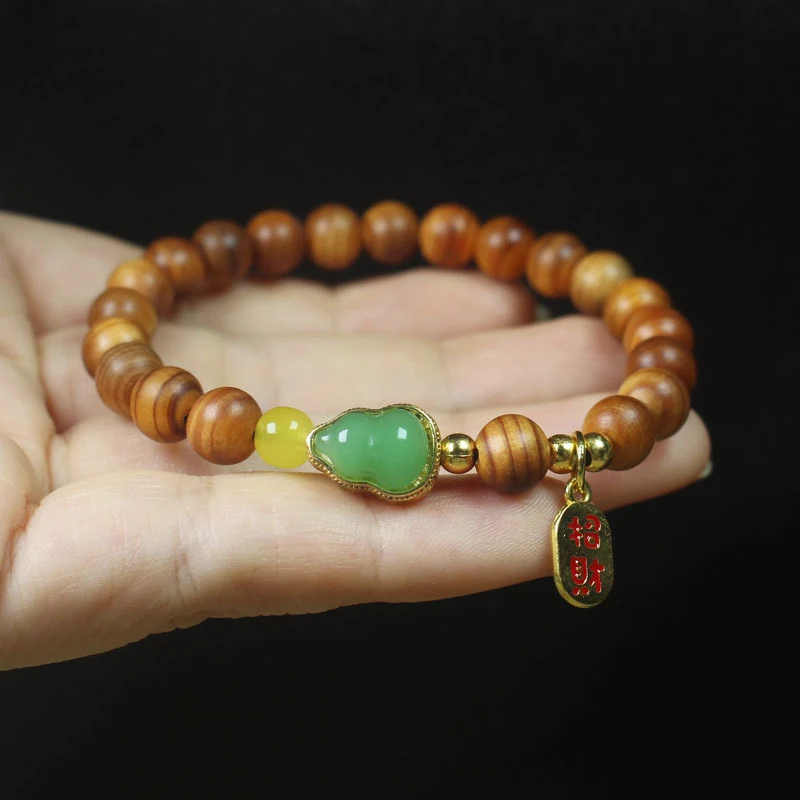 

Браслет из бамбука 8 мм с подвеской в виде зеленой тыквы, бусинами Будды, декоративными элементами, подарочный вариант.