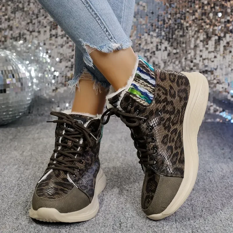 New short boots for autumn and winter 2024, women's round head lace-up muffin bottom boots, British flanged casual boots