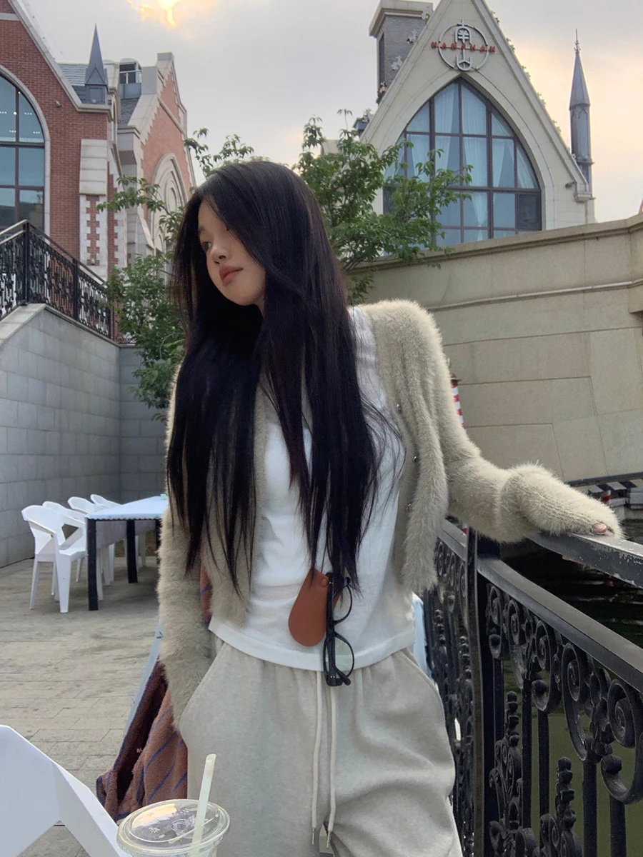 سترة نسائية محبوكة بتصميم أنيق من ريد سيليبريتي جاليري، بأكمام طويلة وتصميم قصير، مناسبة للخريف، بسيطة وعصرية للارتداء اليومي