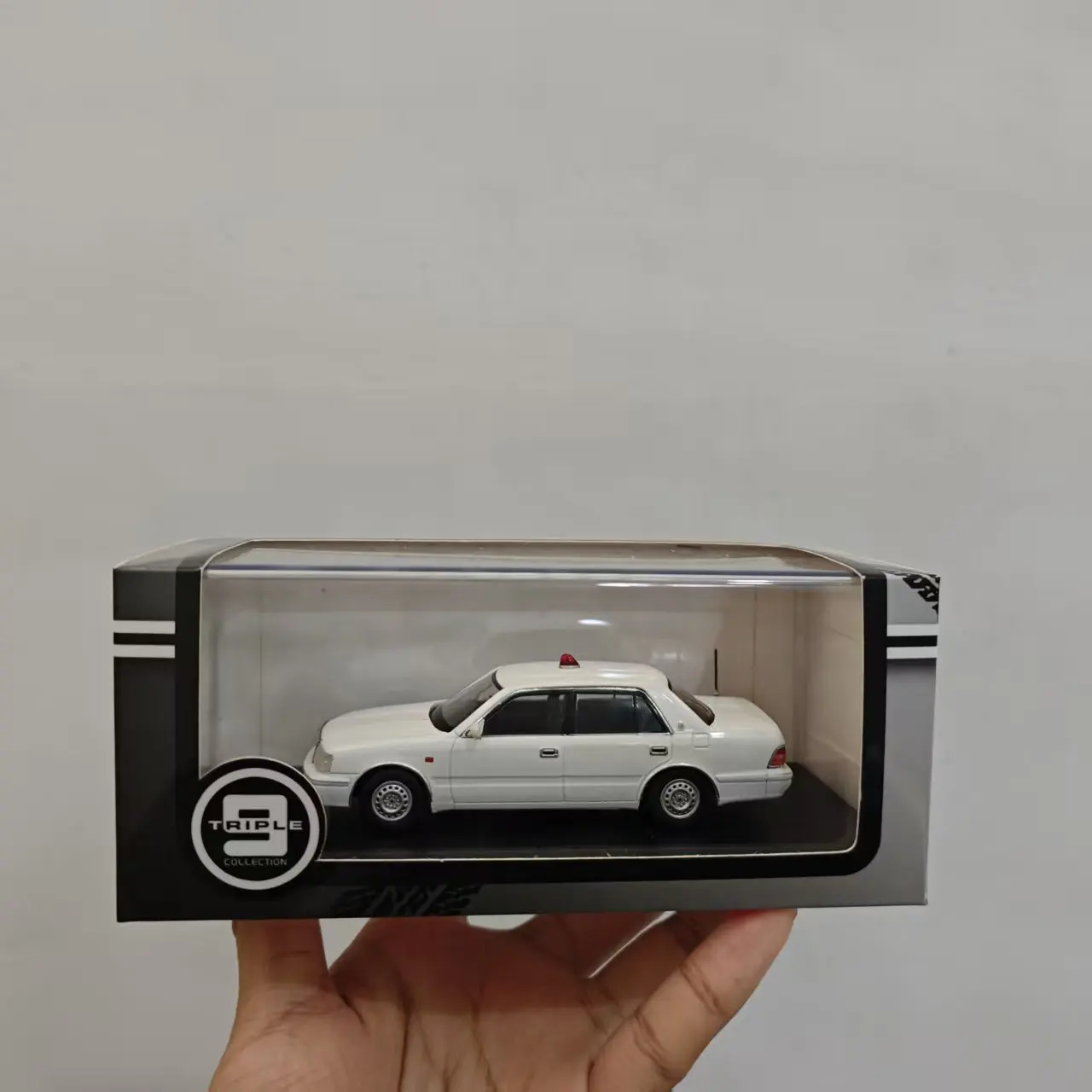 Moulé sous pression 1/43 taille Toyota couronne voiture de Police modèle de voiture couronne alliage modèle de voiture jouets pour garçons Collection affichage passe-temps boîte d'origine