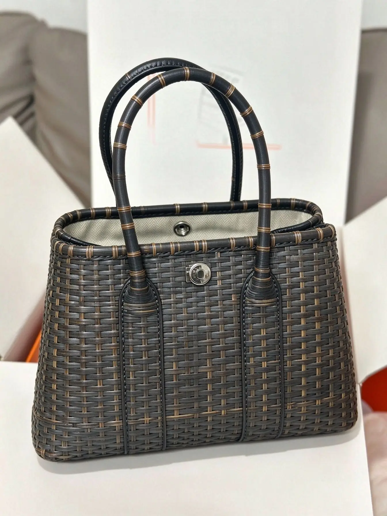 Women Dark Rattan Woven Tote Handbag Bamboo Top Handle Magnetic Snap Closure Summer Vacation Wicker Shoulder Purse