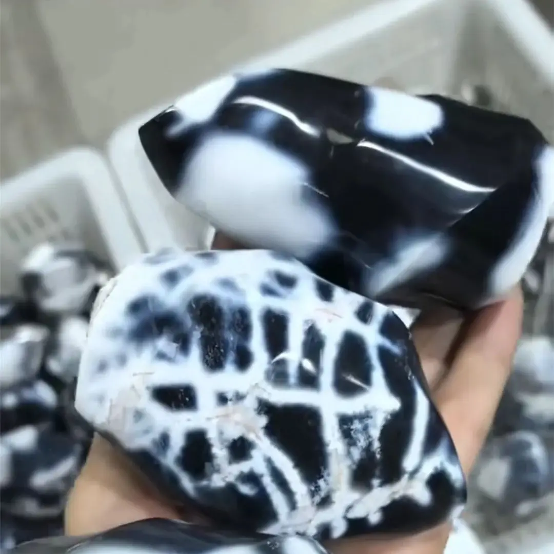 Amazing Piebald Crystal Torch Natural Black And White Killer Whale Agate Mineral Flame Stone Rock Collection Decorate Salon