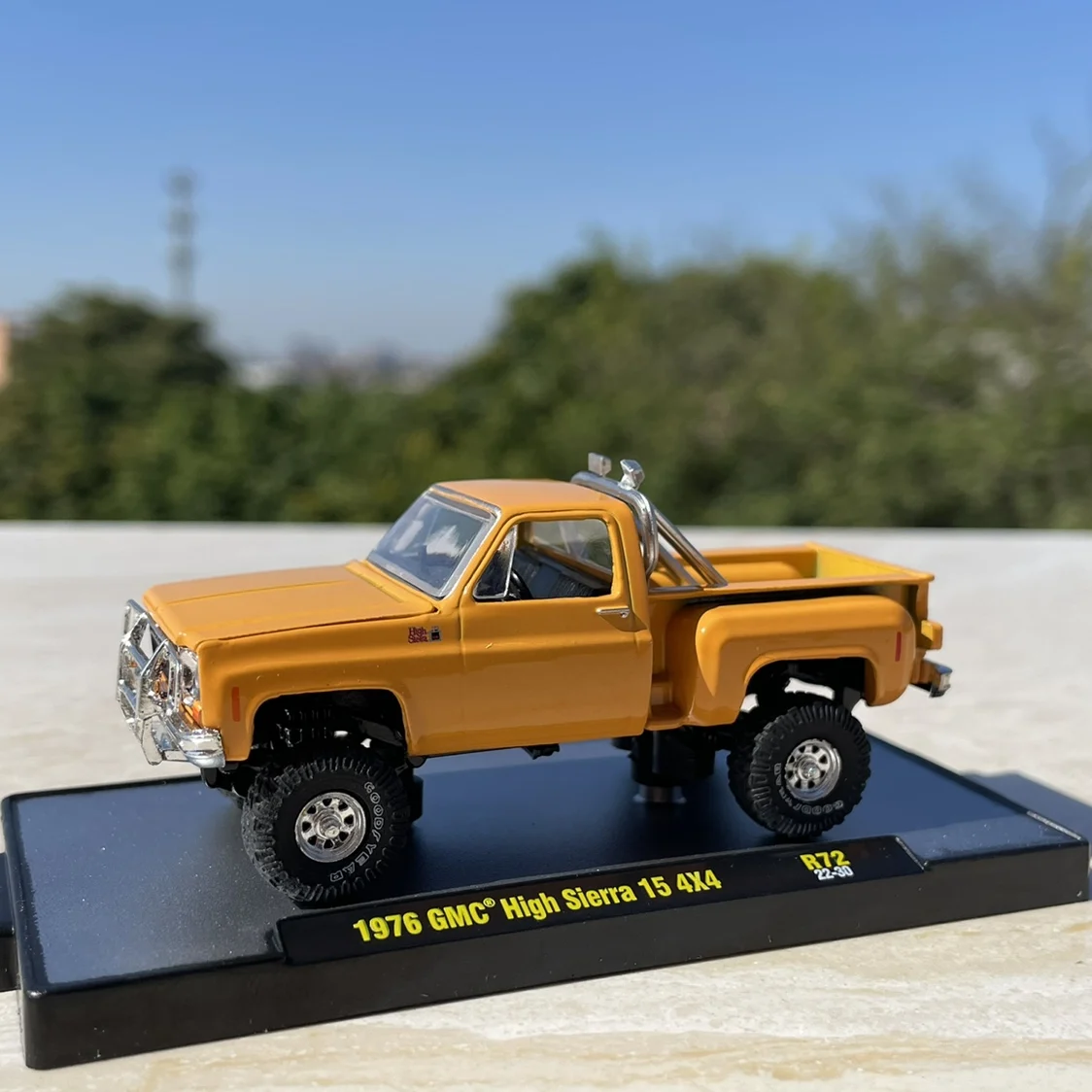 M2 Machines 1:64 1976 GMC HIGH SIERRA 15 4X4 alloy model kids gifts