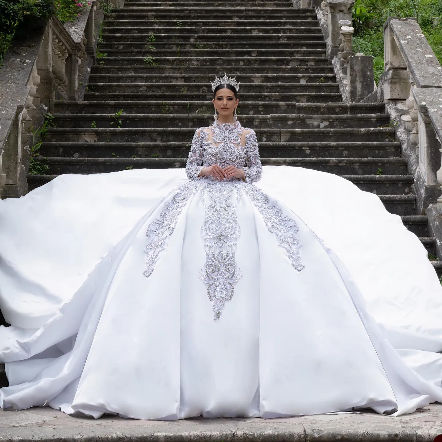 Vestido De Novia De lujo con cuello Halter y lentejuelas, vestido De baile De manga larga, apliques De encaje 3D, volantes, perlas, cuentas, vestidos De Novia